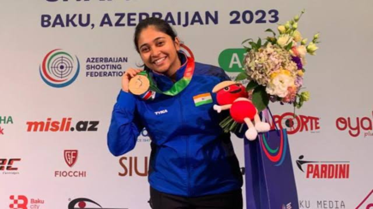 Mehuli Ghosh,upcoming Paris Olympic,world shooting championship,bronze medal
